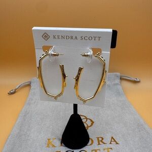 NWT Baroque Ella Hoop Earrings in Gold